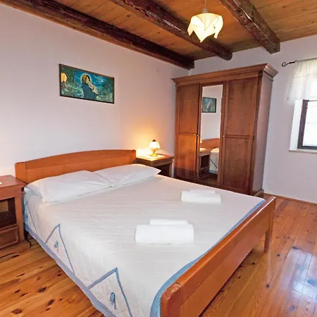 Zupanov Dvor, A Beautiful Stone With An Expansive Garden Сasa de vacaciones