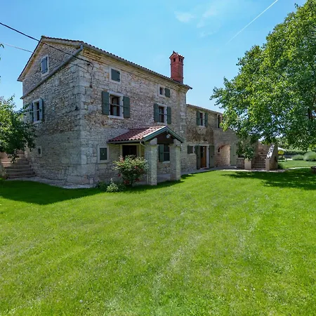 Zupanov Dvor, A Beautiful Stone With An Expansive Garden Сasa de vacaciones Foli