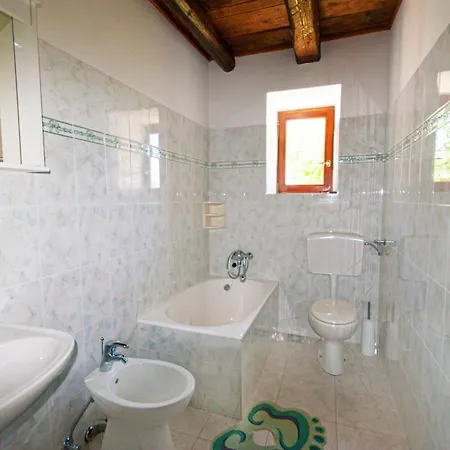 Zupanov Dvor, A Beautiful Stone With An Expansive Garden * Foli