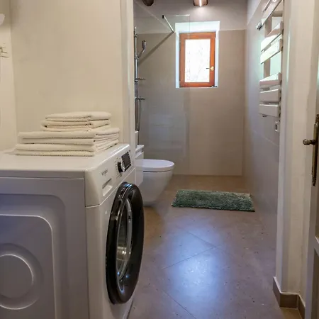 Zupanov Dvor, A Beautiful Stone With An Expansive Garden Vakantiehuis Foli