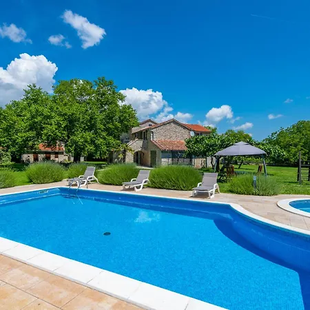 Zupanov Dvor, A Beautiful Stone With An Expansive Garden *