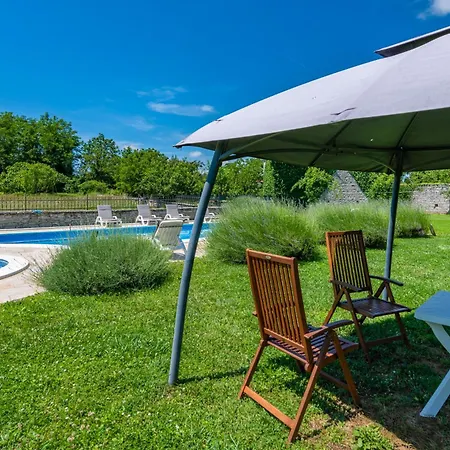 Zupanov Dvor, A Beautiful Stone With An Expansive Garden Vakantiehuis